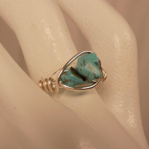 Turquoise stone chip hand wrapped ring size 8.5 - Picture 2 of 6